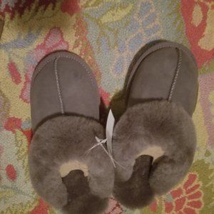 NIB Shearling Slippers US 7; UK 5 , EU 38 Grey